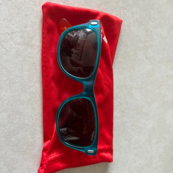 Kid's Polaroid Sunglasses - Picture 2 of 2